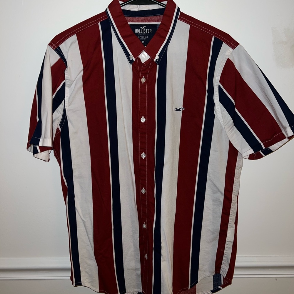 Hollister summer button T Shirt